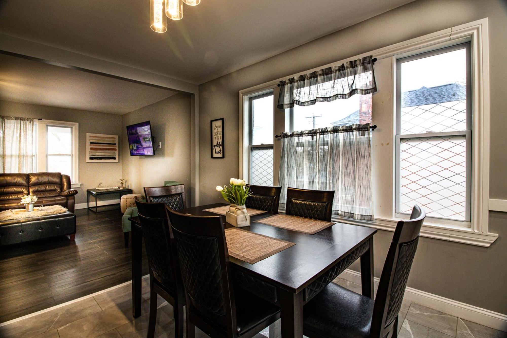 The Horseshoe 6br 2 Bath Near The Falls * Niagara Falls